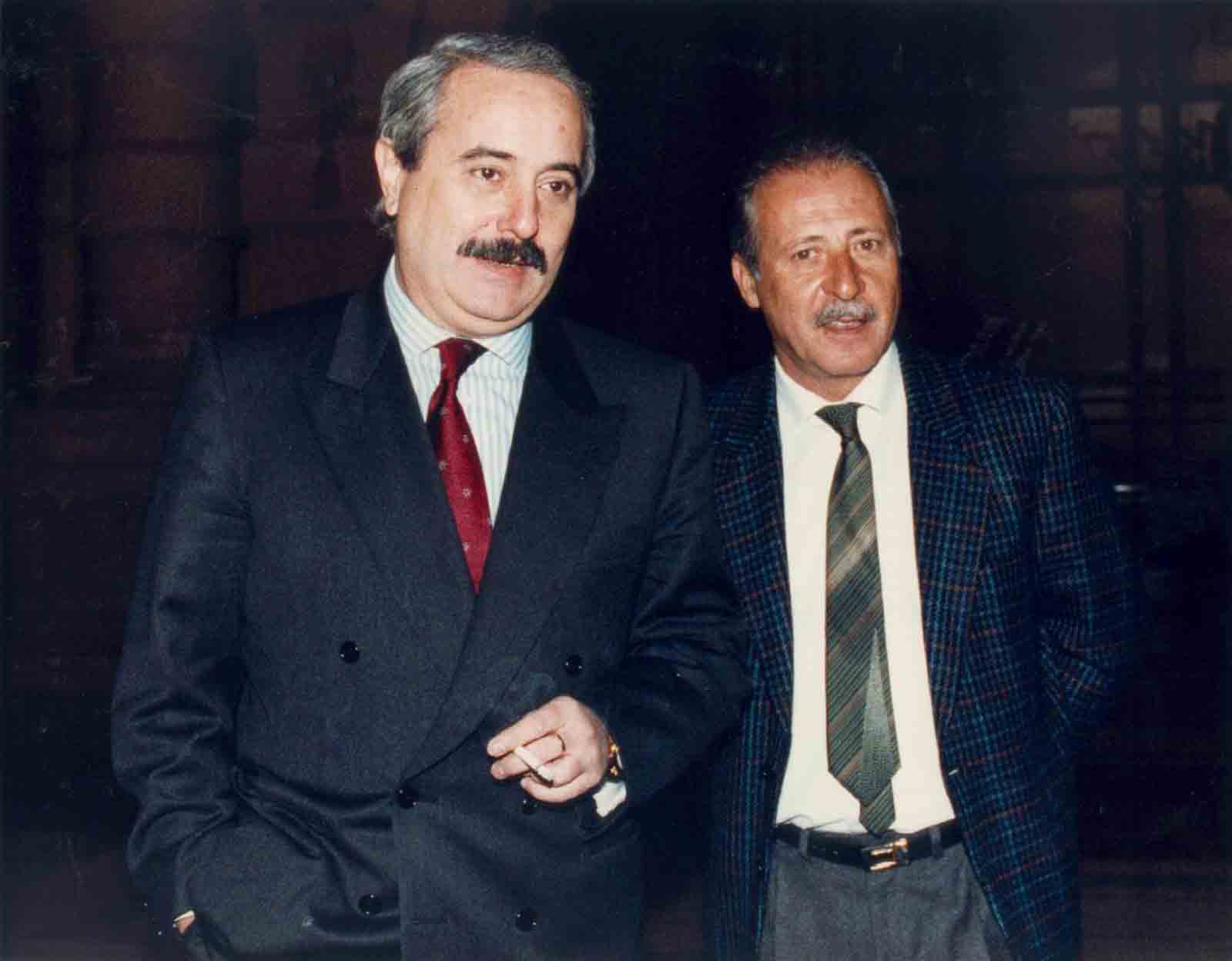 Giovanni Falcone con Paolo Borsellino (Ansa)